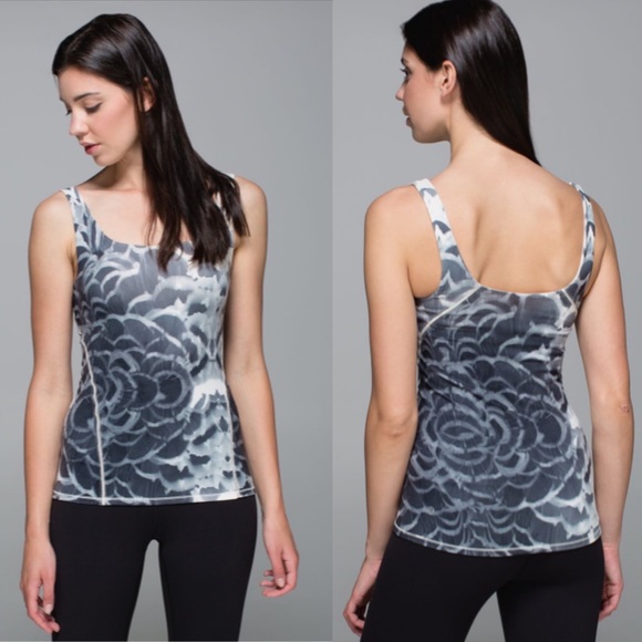 lululemon athletica Tops - *SOLD* LULULEMON Amala tank black white pattern size 2